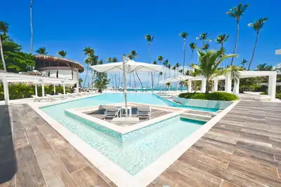 Image de Gorgeous 3 bedroom condo in a beachfront Community