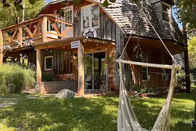 Image de Cozy Black Hills retreat: Nature and adventure await.