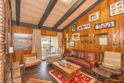 Image de Ski in/Ski out - View of Slopes from Living Room. Pets Ok!