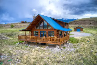 Image de True Montana Log Cabin, Great Hunting/Private Madison River Fishing 3+2. 5/Ynp