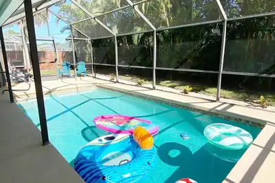 Image de 2-3 bedroom pool home just 5 minutes to Beach. Bicycles & beach gear included!