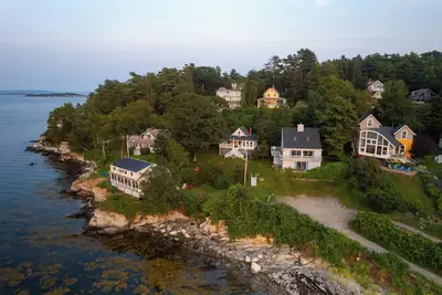Image de Waterfront with private beach.