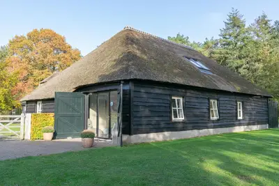 Image de Maison confortable à l'orée de la forêt