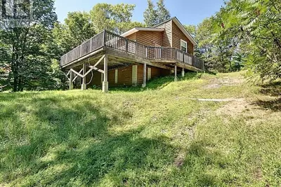 Image de Great 3-Bed Oak cottage located in the heart of Land O’Lakes Frontenac region.