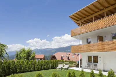 Image de Top vacation apartment with garden & terrace, bike room, garage, Cron 4 sauna & pool