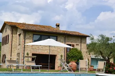 Image de Villa de luxe paisible en Ombrie avec piscine privée, jardins et vue imprenable