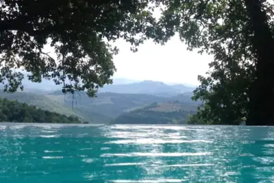 Image de Villa charmante et agréable en Ombrie avec piscine privée, grands jardins, parkings