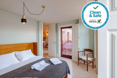 Image de One Bedroom Apartment with Terrace and City View