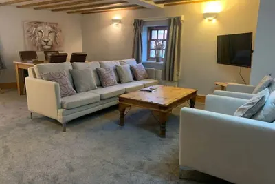 Image de 2, The Carriage House. Village Location. York 5m.