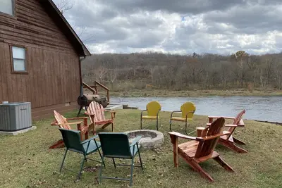 Image de Beautiful Cabin Right on the Banks of the White River - Great View!
