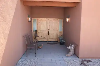 Image de New construction, private, 1-BdRm home on its own 3. 3 acres with city views