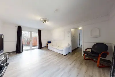 Image de Amazing 4 Bed, 2 Bath House with Parking & Garden