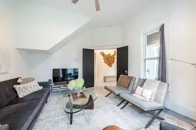 Image de 2 Bed, 2. 5 Bath renovated heritage home in Downtown Fredericton