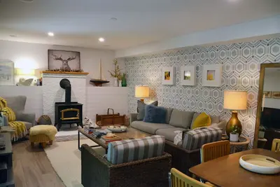 Image de Scandi Coastal-Private & Cozy 2 bdrm walkout basement.