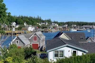 Image de Harbor Outlook with Water Views