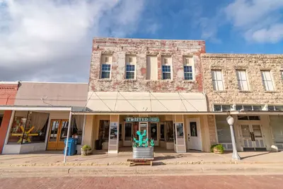 Image de Historic Downtown Loft “A” in Miles, Tx.