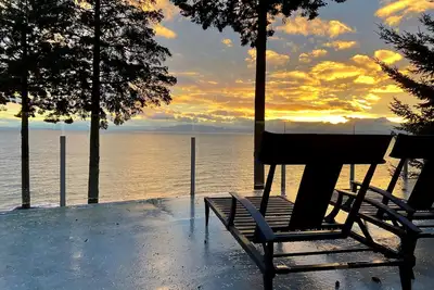 Image de The Driftwood Beach House - Oceanfront Luxury on the Sunshine Coast of Bc