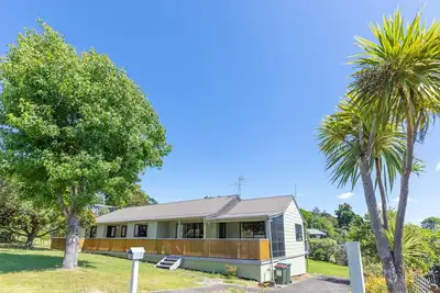 Nearby Vineyards & Beaches, Very Central and close to Local Amenities