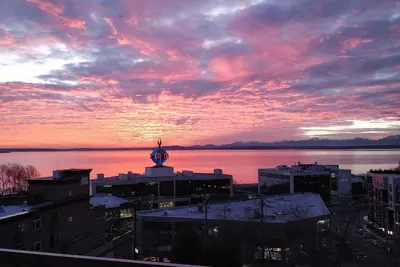 Image de Top Floor Water View Oasis near Space Needle & Cruise