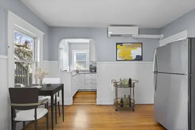 Image de Swampscott Open Concept Unit W/Lots Of Natural Light, 15 min To Swampscott Beach