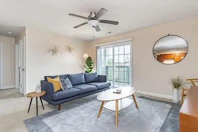 Image de Camden 12b · ConTemporary Stay in Central Peoria