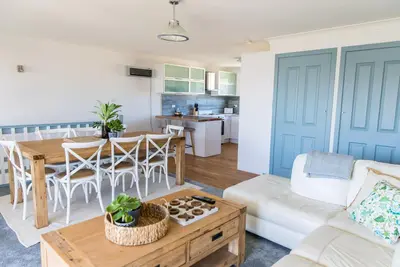 Image de Come and stay in our newly renovated beach house in laid-back Currarong