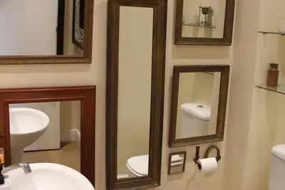 Image de Gorgeous Designer Home in Beautiful Estate