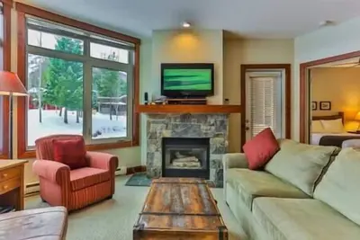 Image de Patio / Hot Tub / Sauna / Fireplace