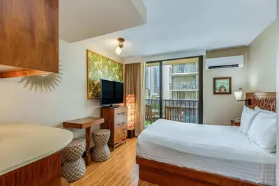 Image de Hotel Room City View w/ WiFi and Ac - Bamboo Waikīkī Hotel #1202