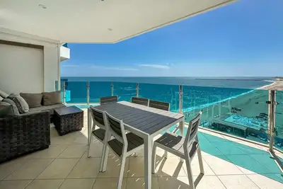 Image de 2br Beachfront Condo on Sandy Beach #703