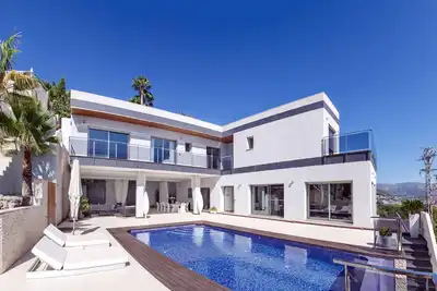 Image de Modern, spacious and contemporary villa with private pool and breathtaking views