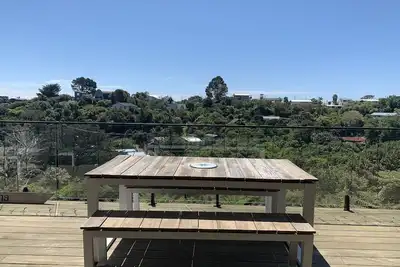 Image de Sunny, modern house Waiheke Island