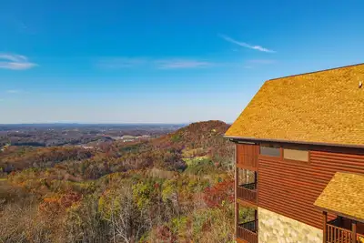 Image de Specials! Stunning Views+Location. 4 King Beds w/ en suite. Hot Tub, Games!