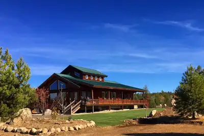 Image de Broken Ridge Ranch - Massive home, sleeps 34 guests w/hot tub, game room, air conditioning