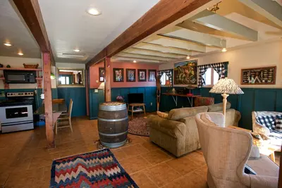 Image de Cottage Inn - Heart of Downtown McCall - Sleeps 4 - Walk to Restaurants - Lake and Beach