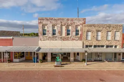 Image de Historic Downtown Loft “B” in Miles, Tx