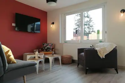 Image de Maison avec garage, terrasse, sans vis a vis, a proximité de tout.