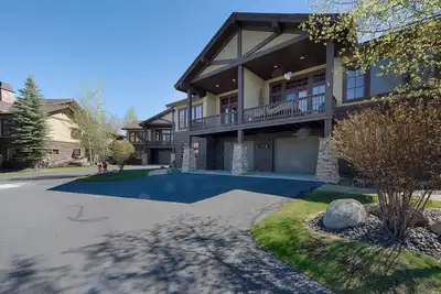 Image de Greystone on Payette Lake - Air Conditioning - 1 Block from Marina - Propane Fireplace