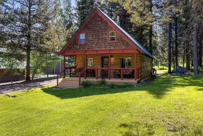 Image de Mountain Joy - Pet Friendly - Hot Tub - River access - Trail system - Yard games - Canoe