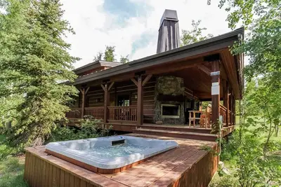 Image de Discovery Chalet - Tamarack Ski Resort - Luxury - 3Br - 3Ba - Sleeps 8 - Hot tub