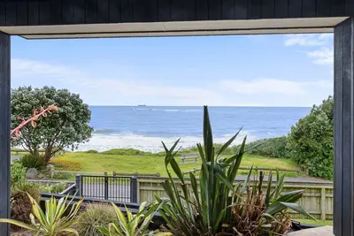 Image de Wow On Wanaka Bay - beachfront living at its best