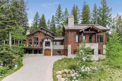 Image de King's Estate - Custom Tamarack Resort - Ski in/out, hot tub, sauna, game rm, walk to village