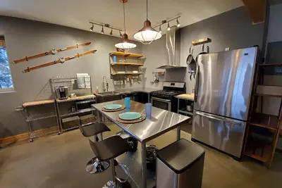 Image de Mountain Side Forest Retreat - Hot Tub! ! - 1br 1ba <3beds>