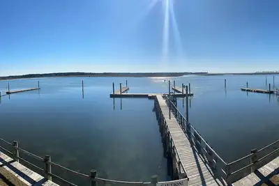 Image de Waterfront, 2nd floor. Dedicated boat slip. Great view of ponies and lighthouse.