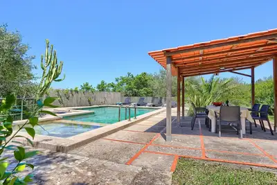 Cozy villa, great location, WiFi, Pool