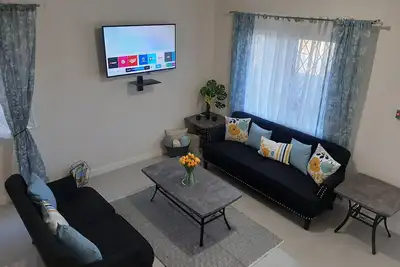 Image de Tropical paradise with fun attractions nearby.