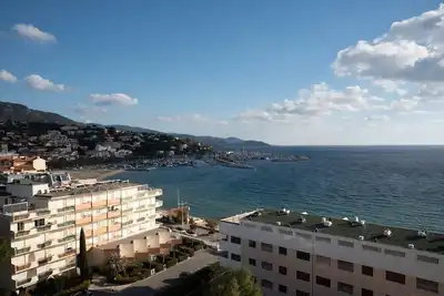 Image de Le Lavandou, Location beau T3 pour 4 personnes, face mer et plage