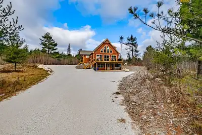 Image de Chalet Tourmaline - Charming Newly Built Chalet