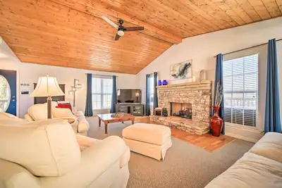 Image de Cozy Sapphire Resort Home w/ Deck & Mountain Views