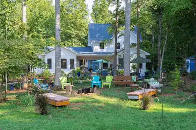 Charming Charlottesville Apt w/ Outdoor Space!